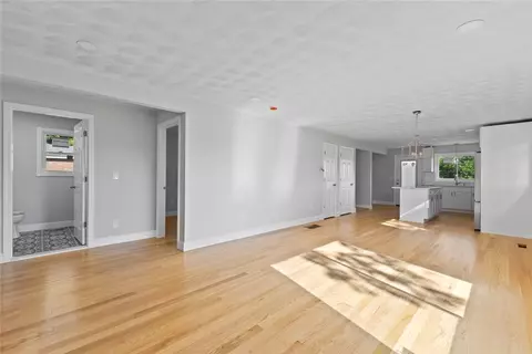 Living - 3 Riverview Ave, Westerly, RI 02891 photo 3 of 4