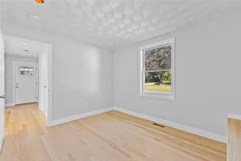 Entry Way - 3 Riverview Ave, Westerly, RI 02891 photo 2 of 3