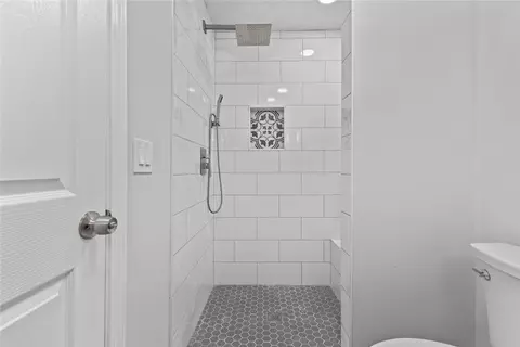 Bath - 3 Riverview Ave, Westerly, RI 02891 photo 4 of 5