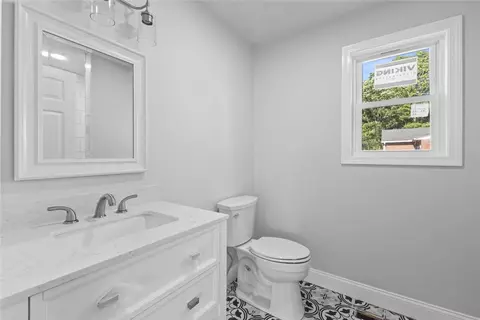 Bath - 3 Riverview Ave, Westerly, RI 02891 photo 1 of 5