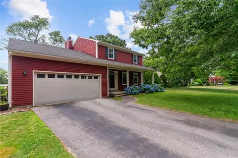 43 Peckham Pl, Bristol, RI 02809