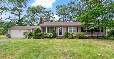 2 Azalea Ct, Barrington, RI 02806
