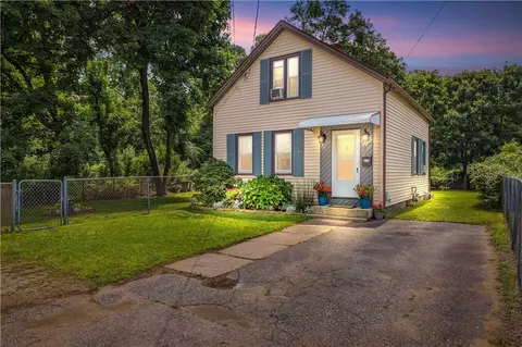 7 Cottage St, Westerly, RI 02891