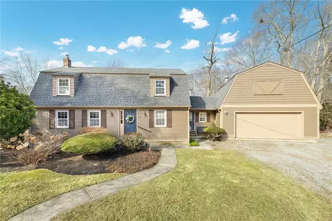 32 Tanglewood Trl, Narragansett, RI 02882