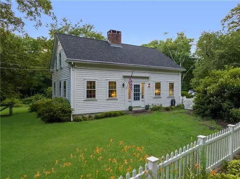 22 Brayton Rd, Smithfield, RI 02917