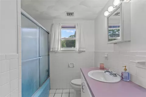 Bath - 190 White Ave, Warwick, RI 02889 photo 1 of 2