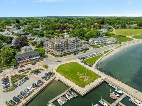 53 Conanicus Ave #2C, Jamestown, RI 02835