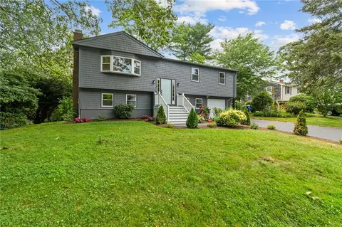 7 Antony Ave, Bristol, RI 02809