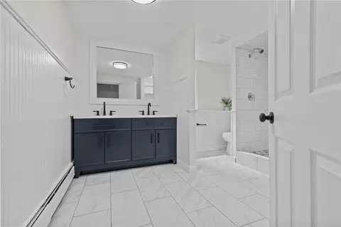 Bath - 7 Antony Ave, Bristol, RI 02809 photo 3 of 4