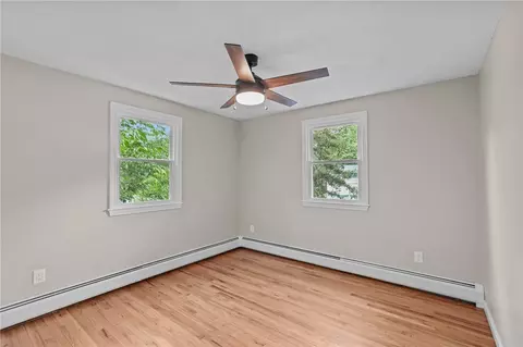 Bedroom - 7 Antony Ave, Bristol, RI 02809 photo 6 of 10