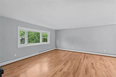 Living - 7 Antony Ave, Bristol, RI 02809 photo 4 of 8