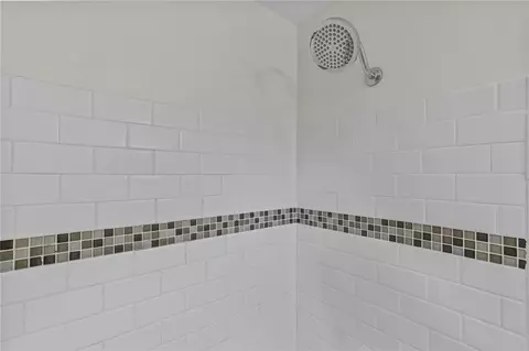 Bath - 7 Antony Ave, Bristol, RI 02809 photo 2 of 4