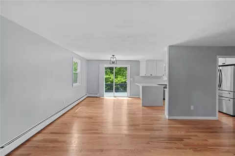 Living - 7 Antony Ave, Bristol, RI 02809 photo 5 of 8