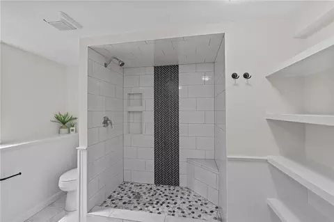 Bath - 7 Antony Ave, Bristol, RI 02809 photo 4 of 4
