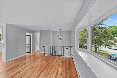 Living - 7 Antony Ave, Bristol, RI 02809 photo 2 of 8