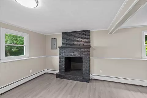 Living - 7 Antony Ave, Bristol, RI 02809 photo 7 of 8