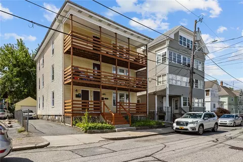 289 Mowry St, Woonsocket, RI 02895