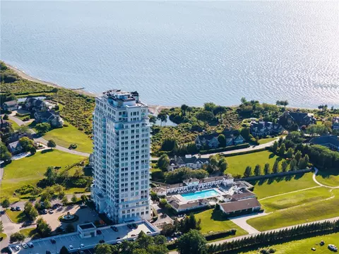 1 Tower Dr #1802, Portsmouth, RI 02871
