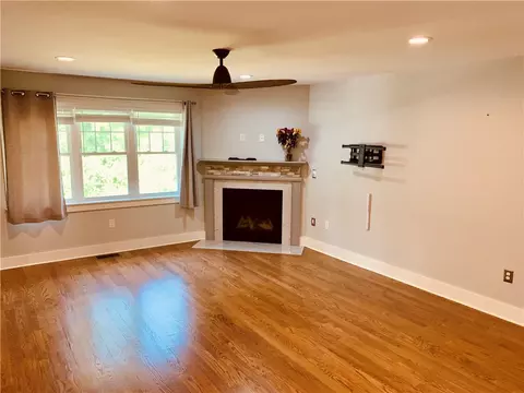 Living - 724 Centerville Rd #6, Warwick, RI 02886 photo 3 of 4