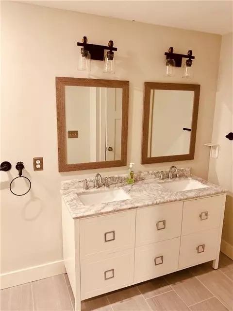 Bath - 724 Centerville Rd #6, Warwick, RI 02886 photo 8 of 9