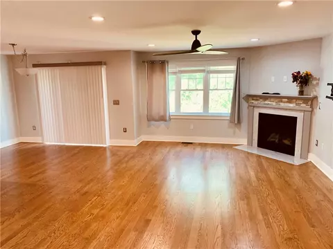 Living - 724 Centerville Rd #6, Warwick, RI 02886 photo 2 of 4