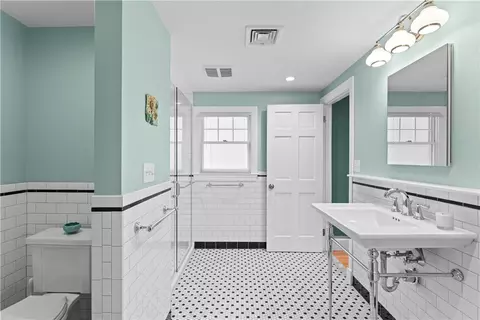 Bath - 237 Highland Ave, Warwick, RI 02886 photo 3 of 5