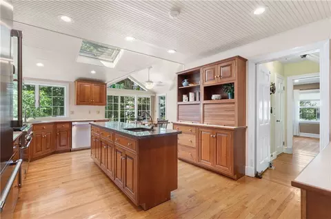 Kitchen - 237 Highland Ave, Warwick, RI 02886 photo 4 of 5