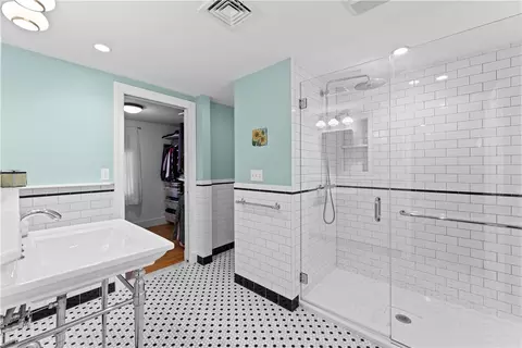 Bath - 237 Highland Ave, Warwick, RI 02886 photo 2 of 5