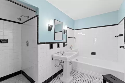 Bath - 237 Highland Ave, Warwick, RI 02886 photo 4 of 5