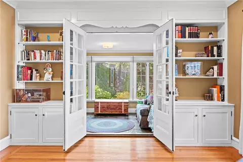 Entry Way - 237 Highland Ave, Warwick, RI 02886 photo 1 of 5