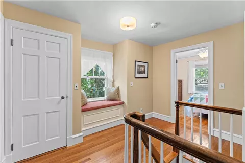 Entry Way - 237 Highland Ave, Warwick, RI 02886 photo 3 of 5