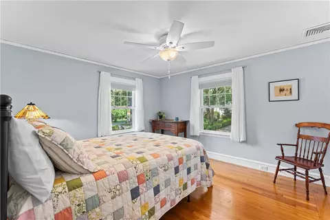Bedroom - 237 Highland Ave, Warwick, RI 02886 photo 5 of 7