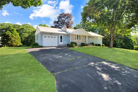 81 Occum Ln, Uncasville, CT 06382