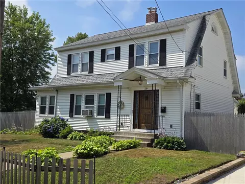 39 Pettaconsett Ave, Warwick, RI 02888
