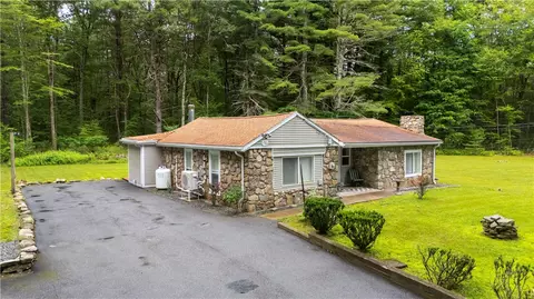 789 Colwell Rd, Burrillville, RI 02830