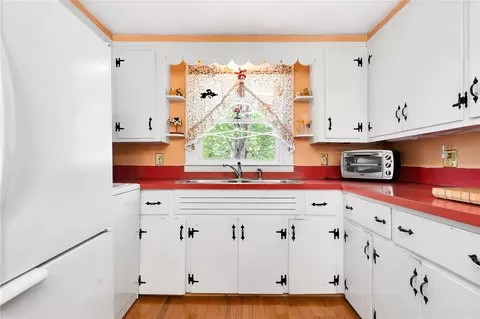 Kitchen - 24 Schoolhouse Rd, Warren, RI 02885 photo 3 of 3