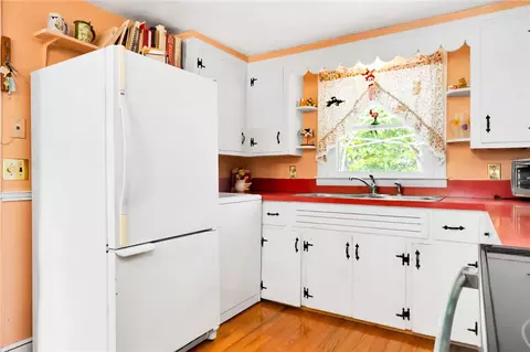 Kitchen - 24 Schoolhouse Rd, Warren, RI 02885 photo 1 of 3