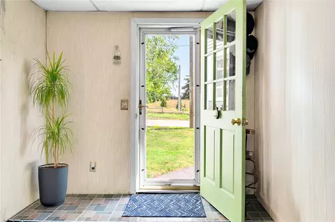 Entry Way - 24 Schoolhouse Rd, Warren, RI 02885 photo 1 of 1