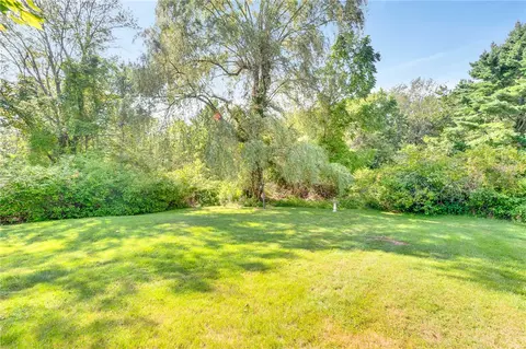 Exterior - 24 Schoolhouse Rd, Warren, RI 02885 photo 6 of 7