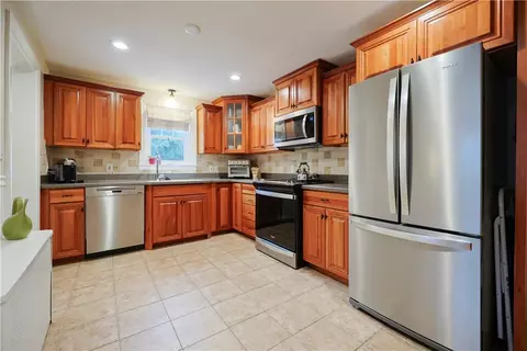Kitchen - 72 Audubon Rd, Warwick, RI 02888 photo 2 of 3