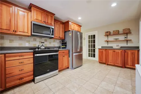 Kitchen - 72 Audubon Rd, Warwick, RI 02888 photo 3 of 3