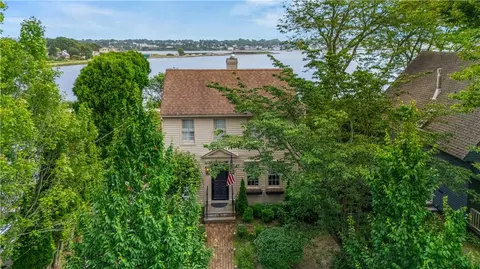 128 Eustis Ave, Newport, RI 02840