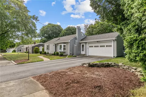 12 Terrace Dr, Bristol, RI 02809