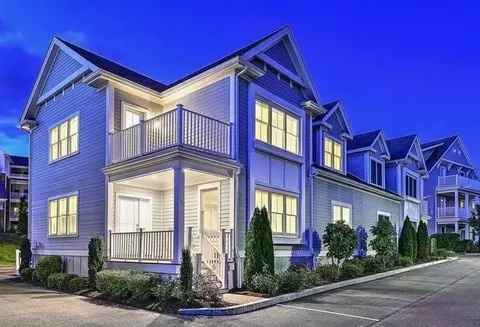 20 Kettle Point Ave, East Providence, RI 02914