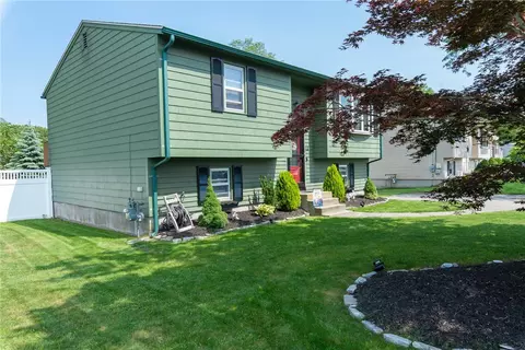 14 Gateway Ct, Warwick, RI 02889 photo 5