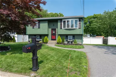 14 Gateway Ct, Warwick, RI 02889 photo 4