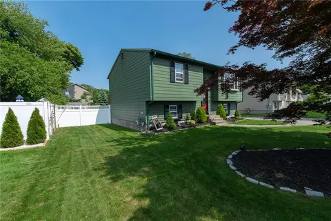 14 Gateway Ct, Warwick, RI 02889 photo 6