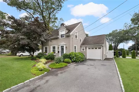Exterior - 221 Trinity St, Warwick, RI 02886 photo 11 of 13