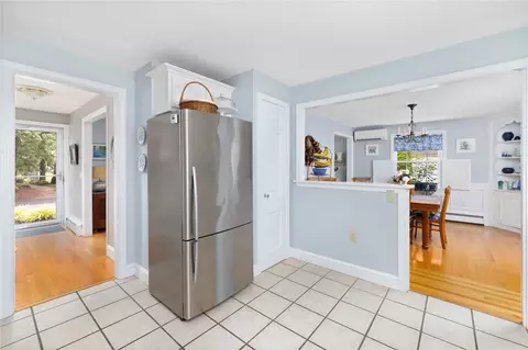 Entry Way - 221 Trinity St, Warwick, RI 02886 photo 2 of 5