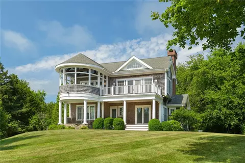 21 Bonnet View Dr, Jamestown, RI 02835